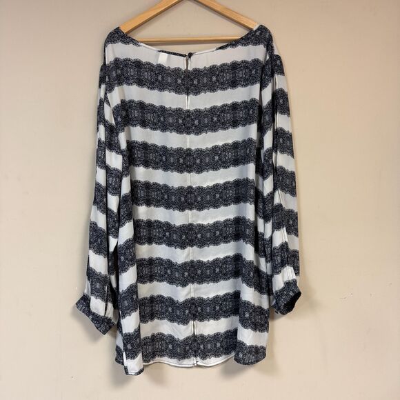 Torrid Blouse Women's 4X Black & White Lace Stripes Long Sleeve Plus Tunic Top - Picture 3 of 7